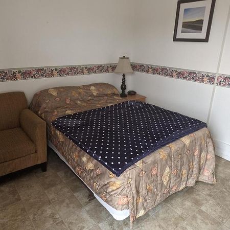 Balgonie Motel Motor Inn Pilot Butte Esterno foto