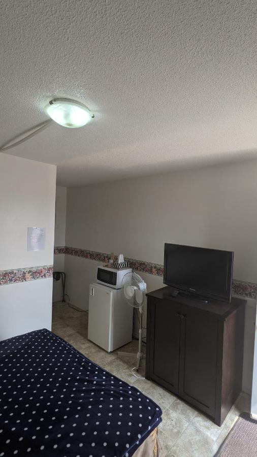 Balgonie Motel Motor Inn Pilot Butte Esterno foto