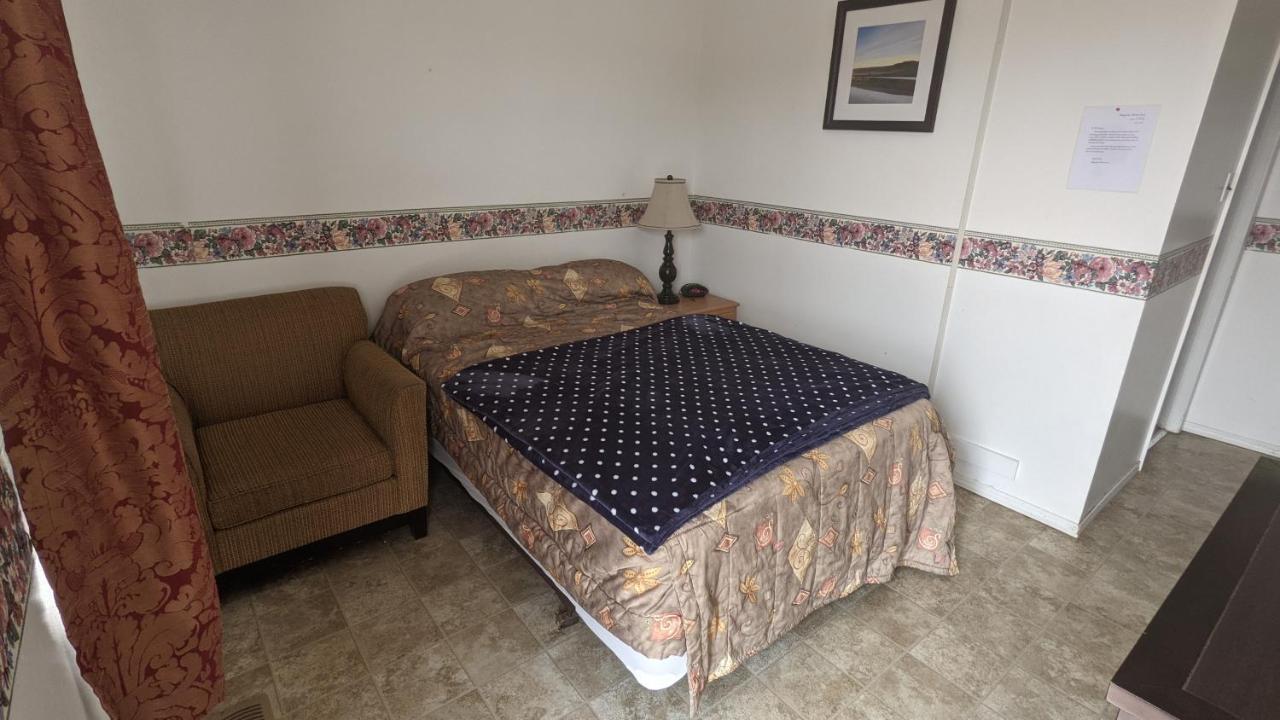 Balgonie Motel Motor Inn Pilot Butte Esterno foto